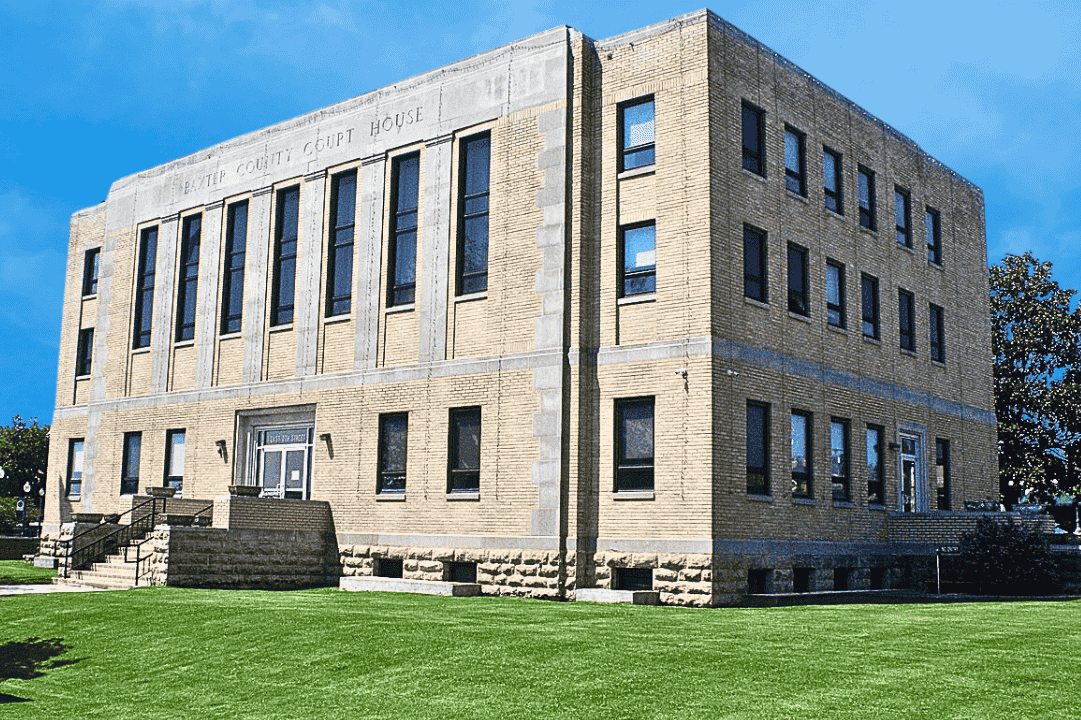 Baxter County Courthouse in downtown Mountain Home